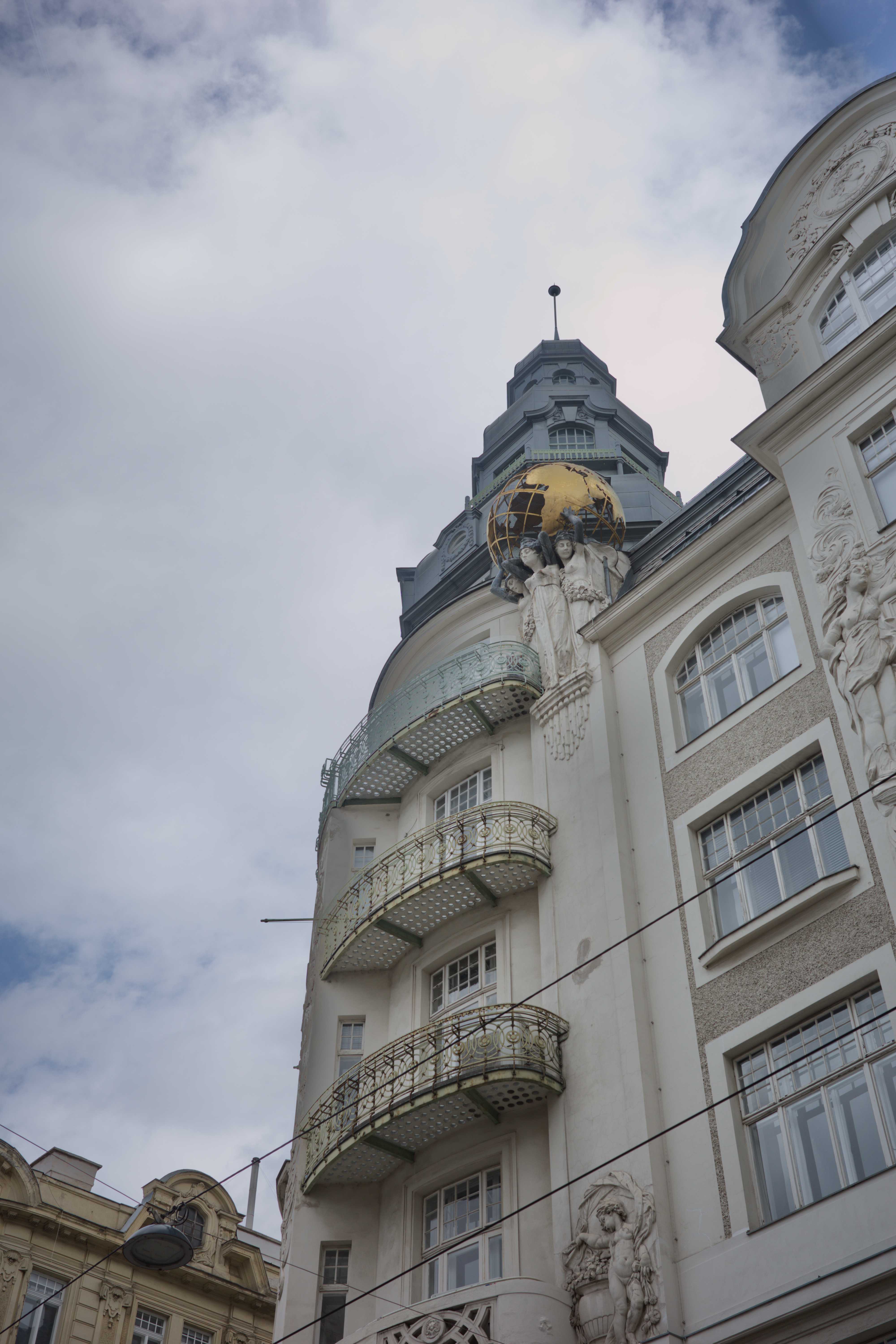 Wien Haus mit Globus